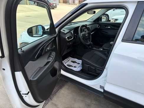Used 2023 Chevrolet TrailBlazer LS FWD image 10