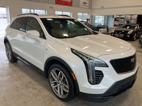 Used 2023 Cadillac XT4 Sport image 3