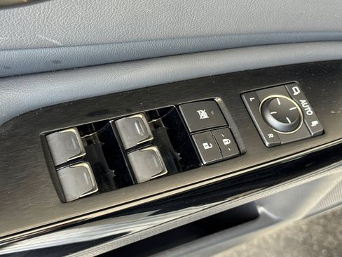 Used 2025 Lexus ES 300h w/ Premium Package FWD image 13