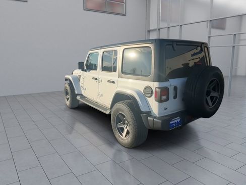 Used 2021 Jeep Wrangler Unlimited Sahara image 6