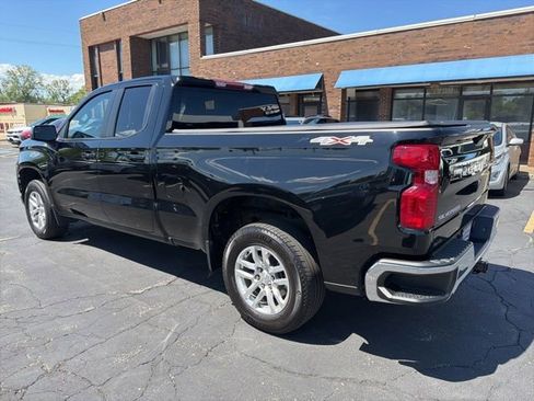 Used 2022 Chevrolet Silverado 1500 LT AWD/4WD image 4