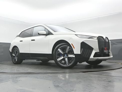 Used 2024 BMW iX xDrive50 w/ Sport Package AWD/4WD image 29
