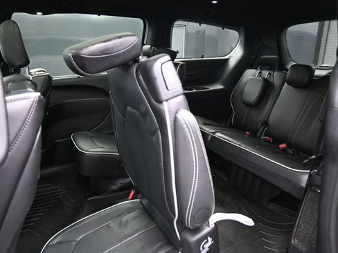 Used 2024 Chrysler Pacifica Limited w/ Uconnect Theater Family Group AWD/4WD image 30
