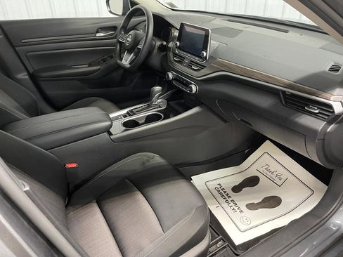 Used 2024 Nissan Altima 2.5 SV image 19