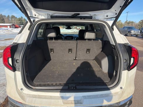 Used 2022 GMC Terrain SLT w/ Infotainment Package II image 7