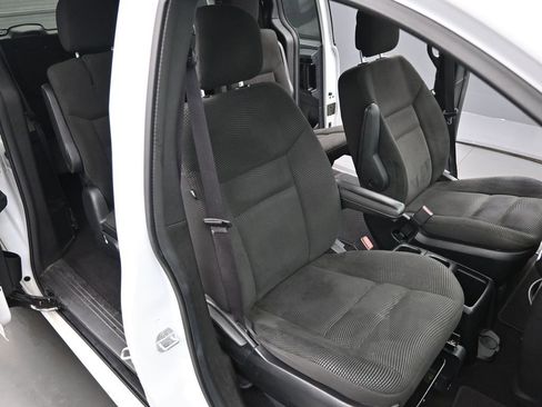 Used 2020 Dodge Grand Caravan SE image 19