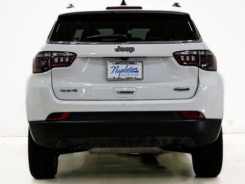 Used 2024 Jeep Compass Latitude image 7