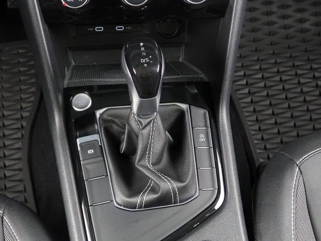 Used 2023 Volkswagen Taos SE w/ Sunroof Package w/ Panoramic Sunroof Package FWD image 22