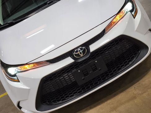 Used 2020 Toyota Corolla LE image 19