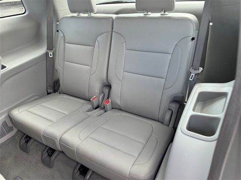 Used 2023 GMC Acadia SLT image 15