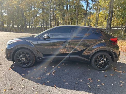 Used 2022 Toyota C-HR Nightshade image 6