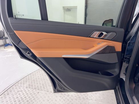 Used 2021 BMW X7 xDrive40i w/ Premium Package image 26