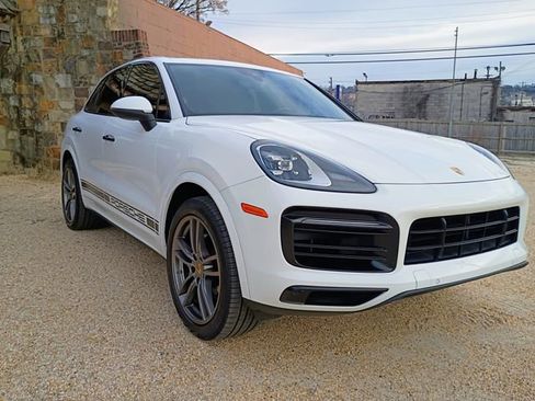 Used 2020 Porsche Cayenne Base image 2