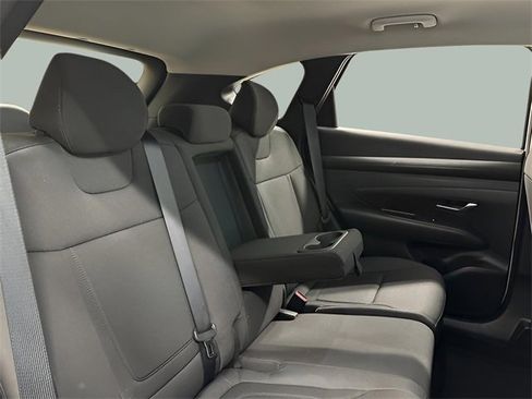 Used 2025 Hyundai Tucson SE image 13