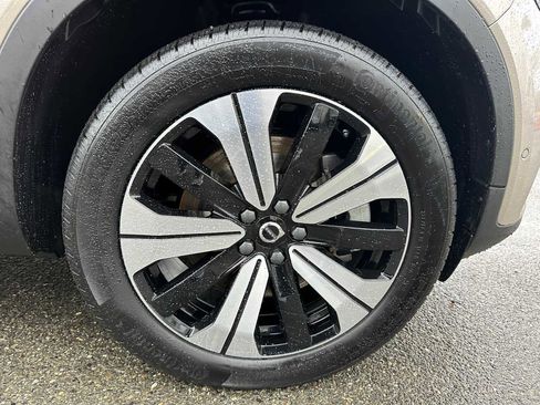 Certified 2023 Volvo XC40 Recharge Plus image 9