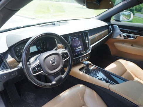 Used 2018 Volvo S90 T6 Momentum w/ Convenience Package image 15