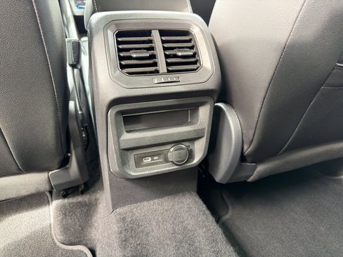 Used 2022 Volkswagen Tiguan SE image 15