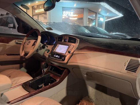 Used 2011 Toyota Avalon Limited image 9