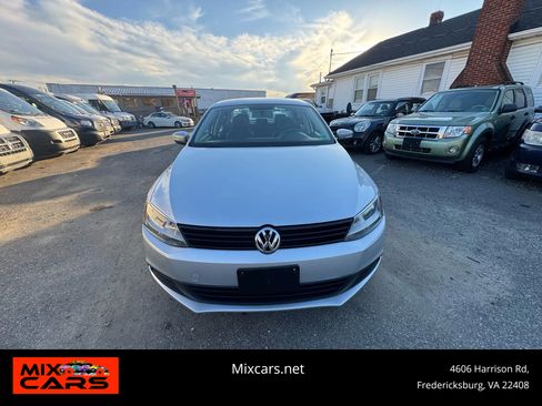 Used 2011 Volkswagen Jetta SE image 1