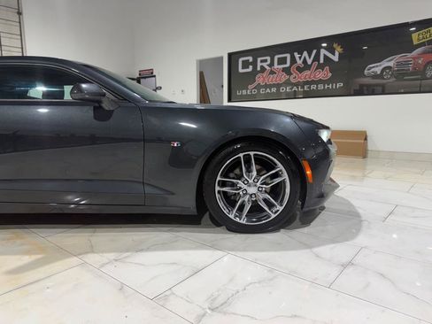 Used 2018 Chevrolet Camaro LT RWD image 5