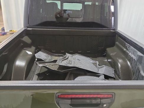 Used 2023 Jeep Gladiator Sport image 6