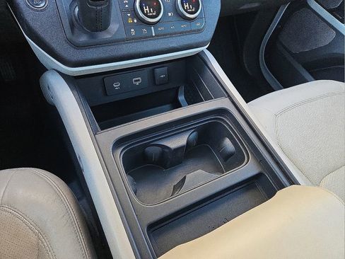 Used 2023 Land Rover Defender 130 First Edition image 29