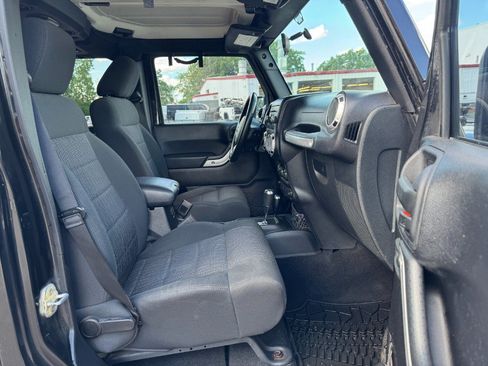 Used 2012 Jeep Wrangler Unlimited Sahara w/ Dual Top Group AWD/4WD image 19