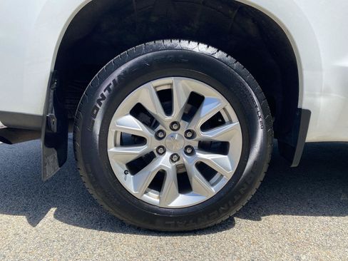 Used 2023 Chevrolet Silverado 1500 Custom AWD/4WD image 9