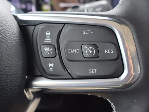 Used 2025 Jeep Wrangler Unlimited Sahara w/ Safety Group AWD/4WD image 16