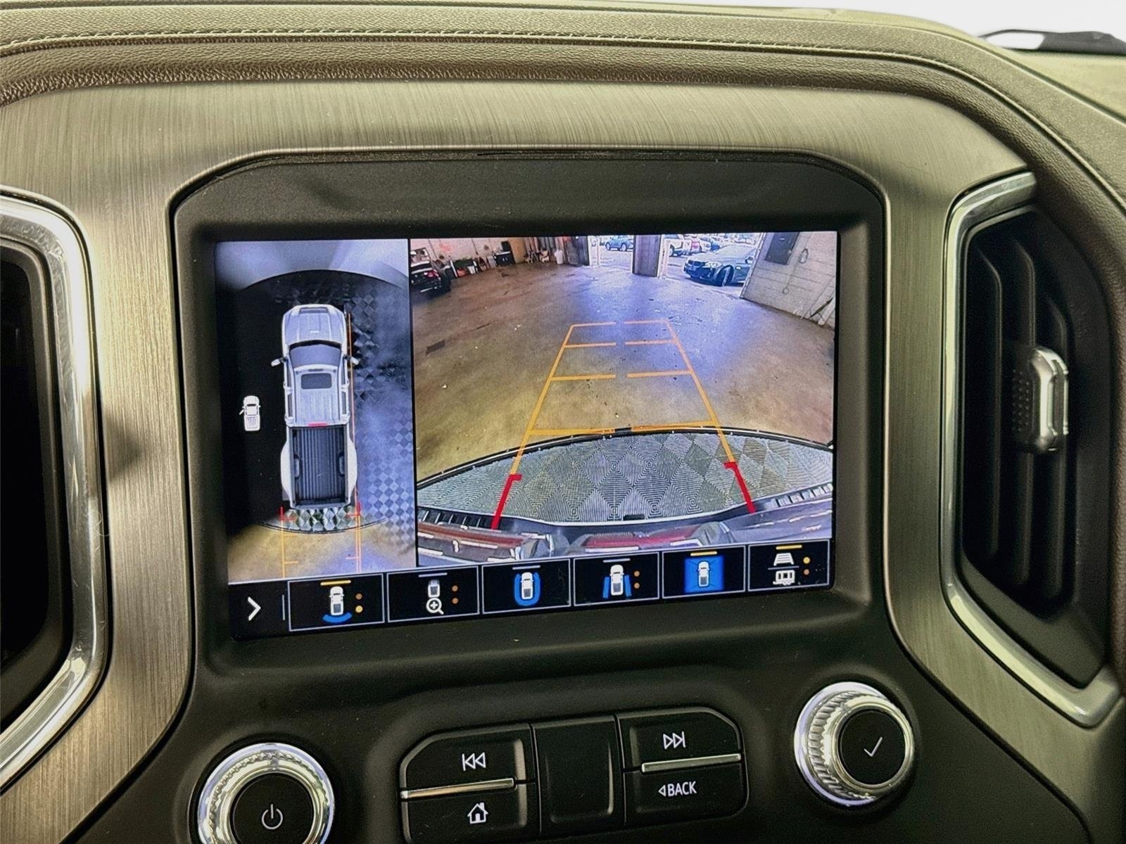 Used 2021 GMC Sierra 3500 Denali w/ Denali Ultimate Package AWD/4WD image 17