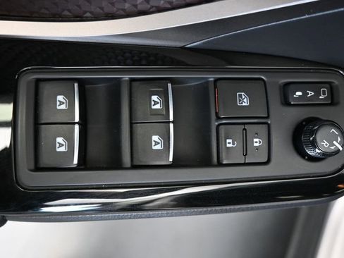 Used 2019 Toyota C-HR Limited FWD image 22