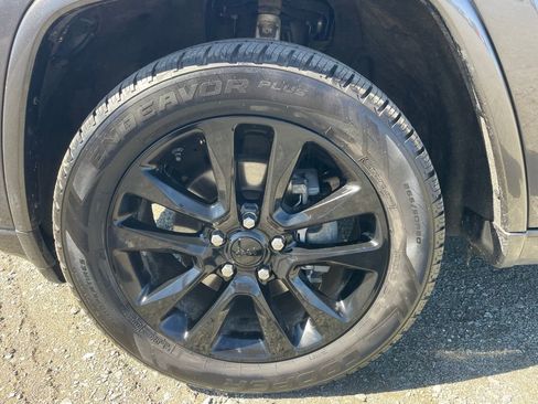 Used 2018 Jeep Grand Cherokee Altitude image 22