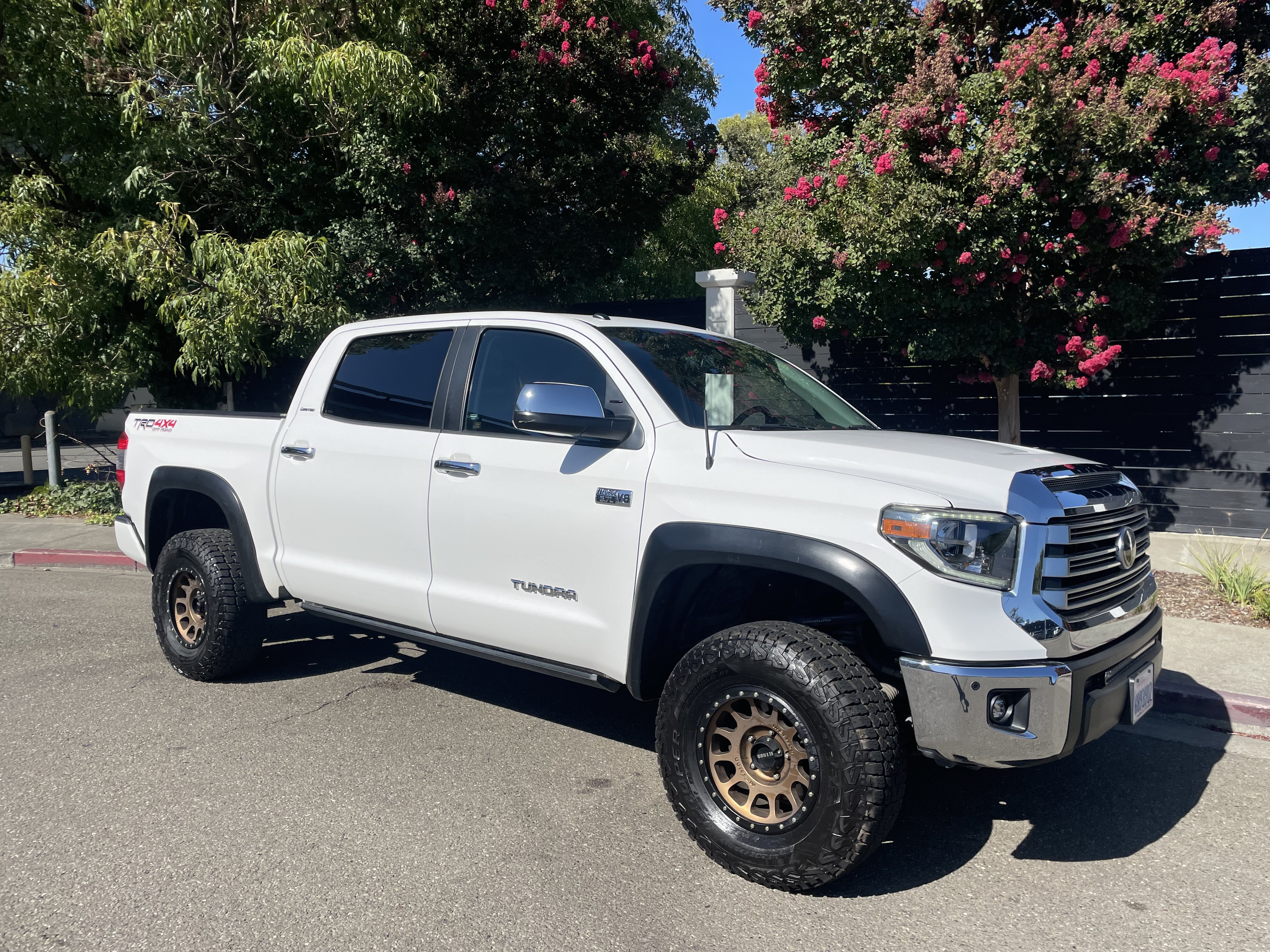Used 2018 Toyota Tundra Limited w/ Limited Premium Package AWD/4WD image 2