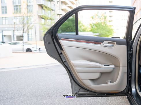 Used 2011 Chrysler 300 Limited w/ Luxury Group RWD image 42