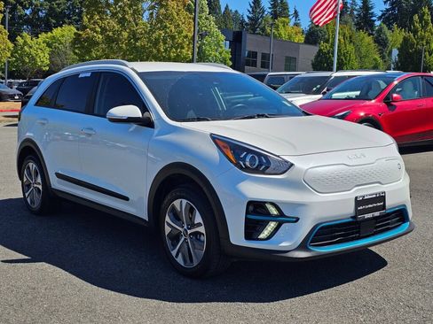 Certified 2022 Kia Niro EX FWD image 3