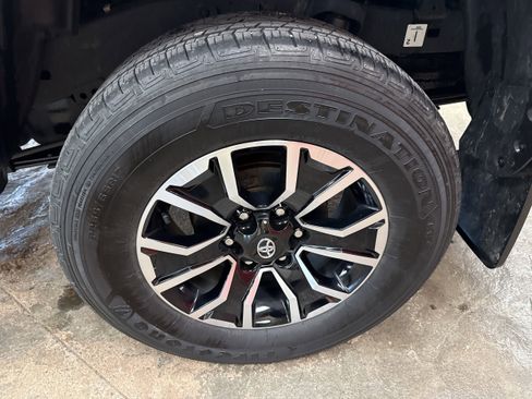 Used 2023 Toyota Tacoma TRD Sport image 6