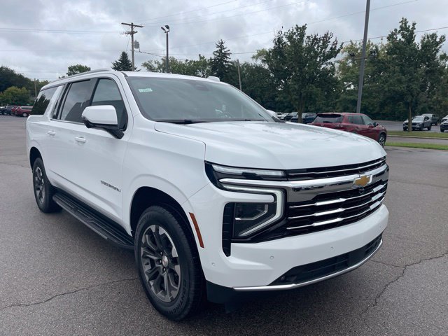Used 2025 Chevrolet Suburban LT w/ Comfort Package AWD/4WD image 13