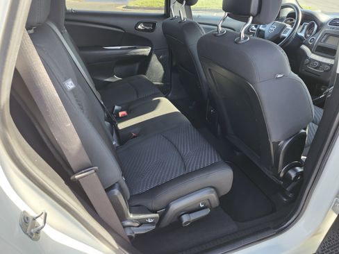 Used 2017 Dodge Journey SXT w/ Comfort/Convenience Group image 19