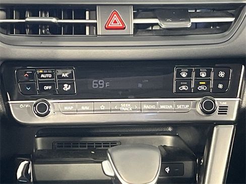 Certified 2025 Kia Seltos EX w/ EX Sunroof Package image 19