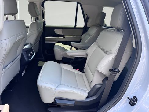 Used 2025 Ford Expedition Active RWD image 33