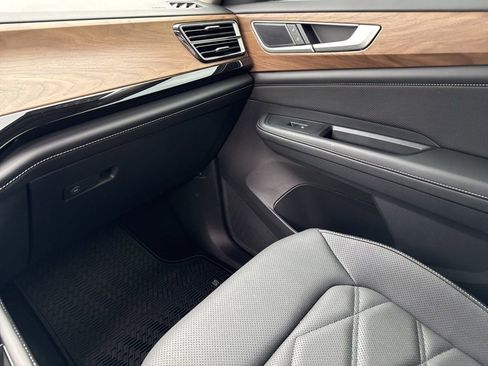 Certified 2024 Volkswagen Atlas SE image 28