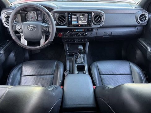 Used 2018 Toyota Tacoma TRD Sport image 11