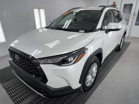Used 2022 Toyota Corolla Cross LE image 2