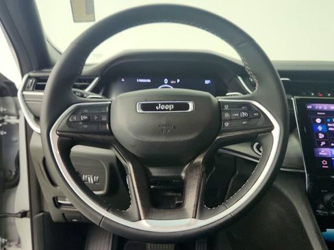 Used 2025 Jeep Grand Cherokee Limited w/ Black Appearance Package RWD image 18