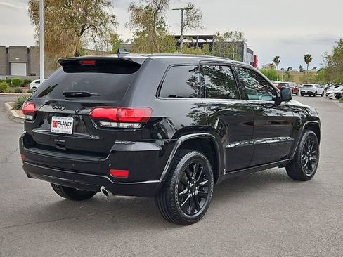 Used 2022 Jeep Grand Cherokee Laredo X AWD/4WD image 6