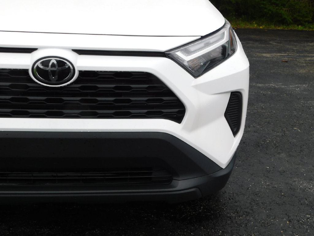 Used 2024 Toyota RAV4 LE AWD/4WD image 9