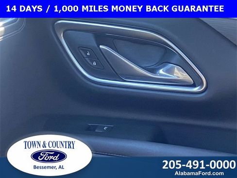 Used 2024 Chevrolet Suburban Z71 w/ Luxury Package image 29