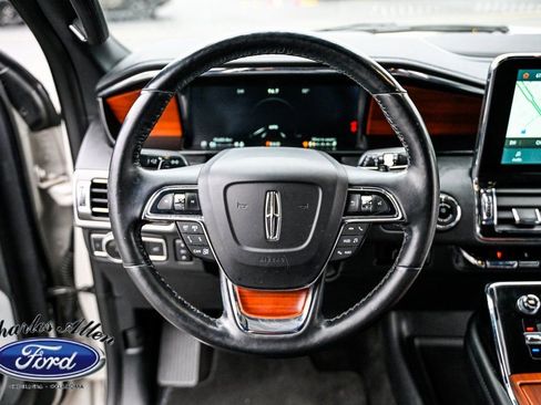 Used 2021 Lincoln Navigator Reserve image 12