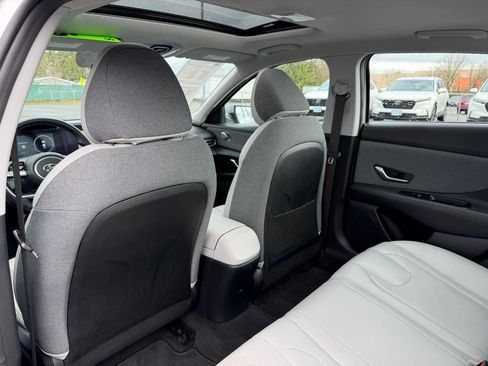 Used 2021 Hyundai Elantra Limited image 31