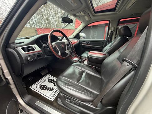 Used 2007 Cadillac Escalade AWD w/ Information Package image 10